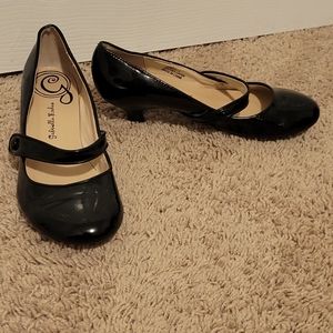 Patent leather kitten heels!